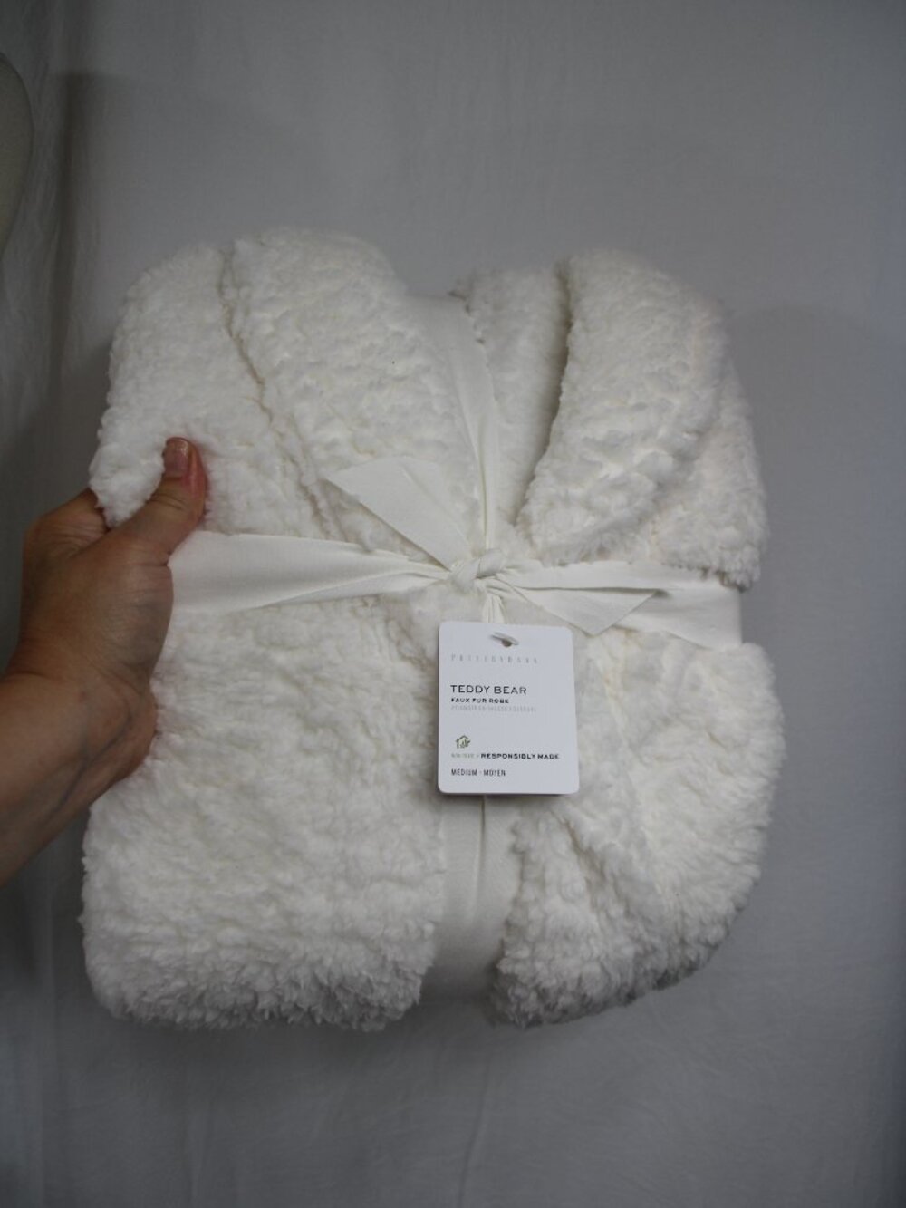 Pottery Barn Unisex Teddy Bear Faux Fur Robe Ivory Medium Soft Plush Fresh NEW